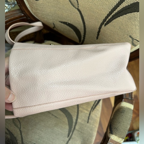 Soft pink shoulder purse with goldtone accents - Picture 8 of 11